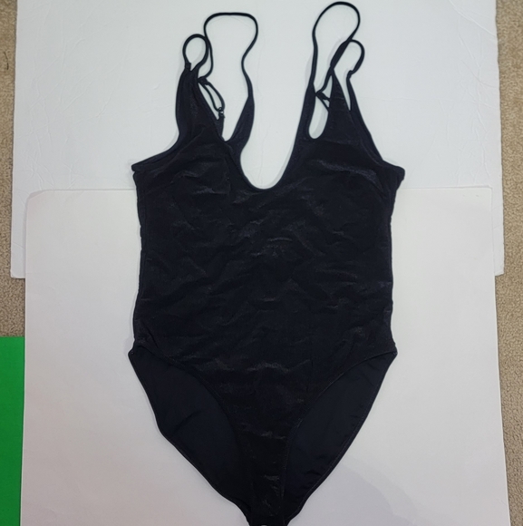 ASOS DESIGN crinkle low back swimsuit / 12. - Picture 3 of 11